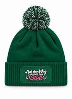 Aus dem Weg ich muss zum Stall - Beanie mit Bommel