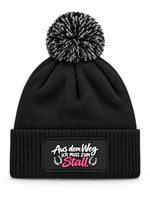 Aus dem Weg ich muss zum Stall - Beanie mit Bommel